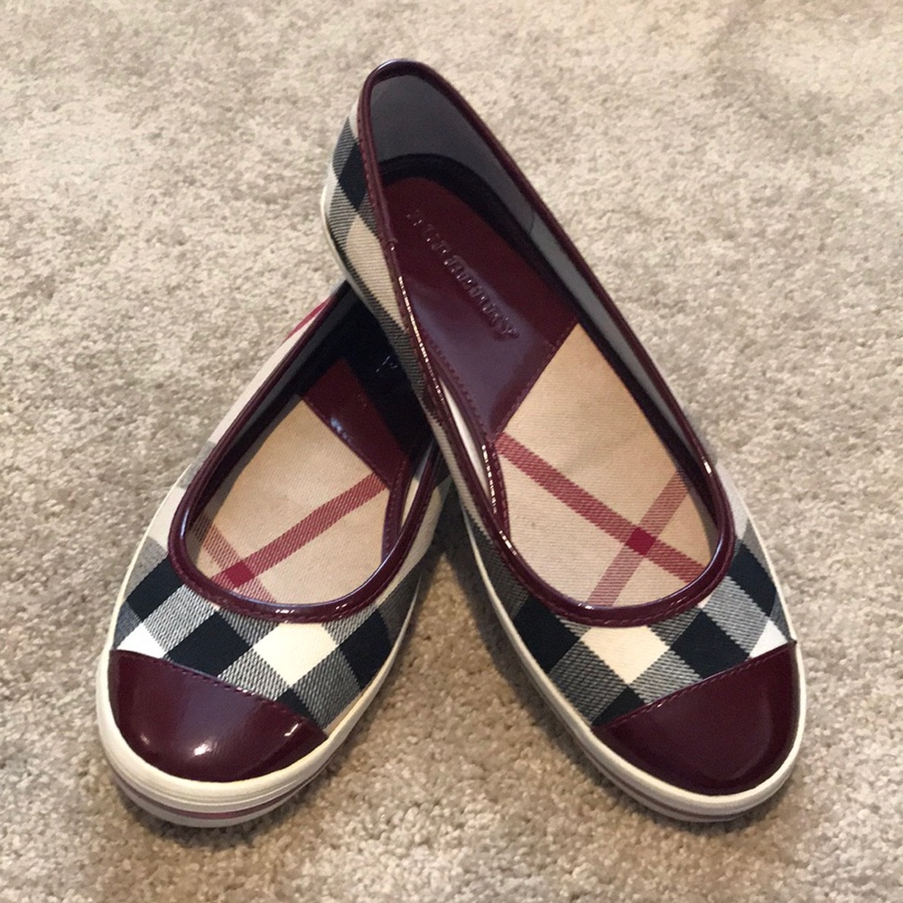 NWOT Burberry sneaker flats
